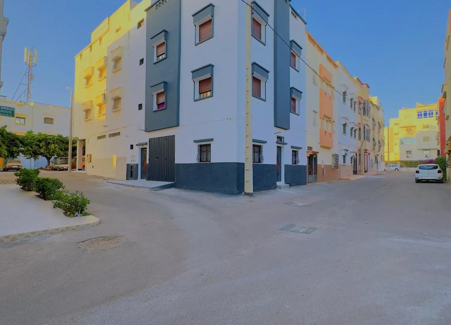Quiet Central Home Near Beach - High Speed Wifi, Free Parking & Private Entry 아가디르 모로코