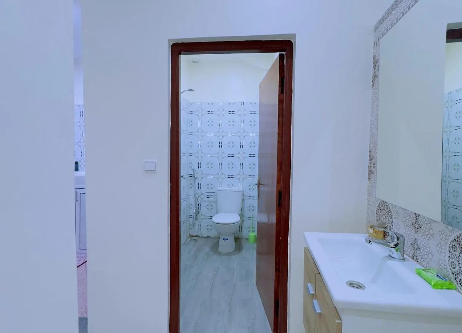 아파트 Quiet Central Home Near Beach - High Speed Wifi, Free Parking & Private Entry 아가디르