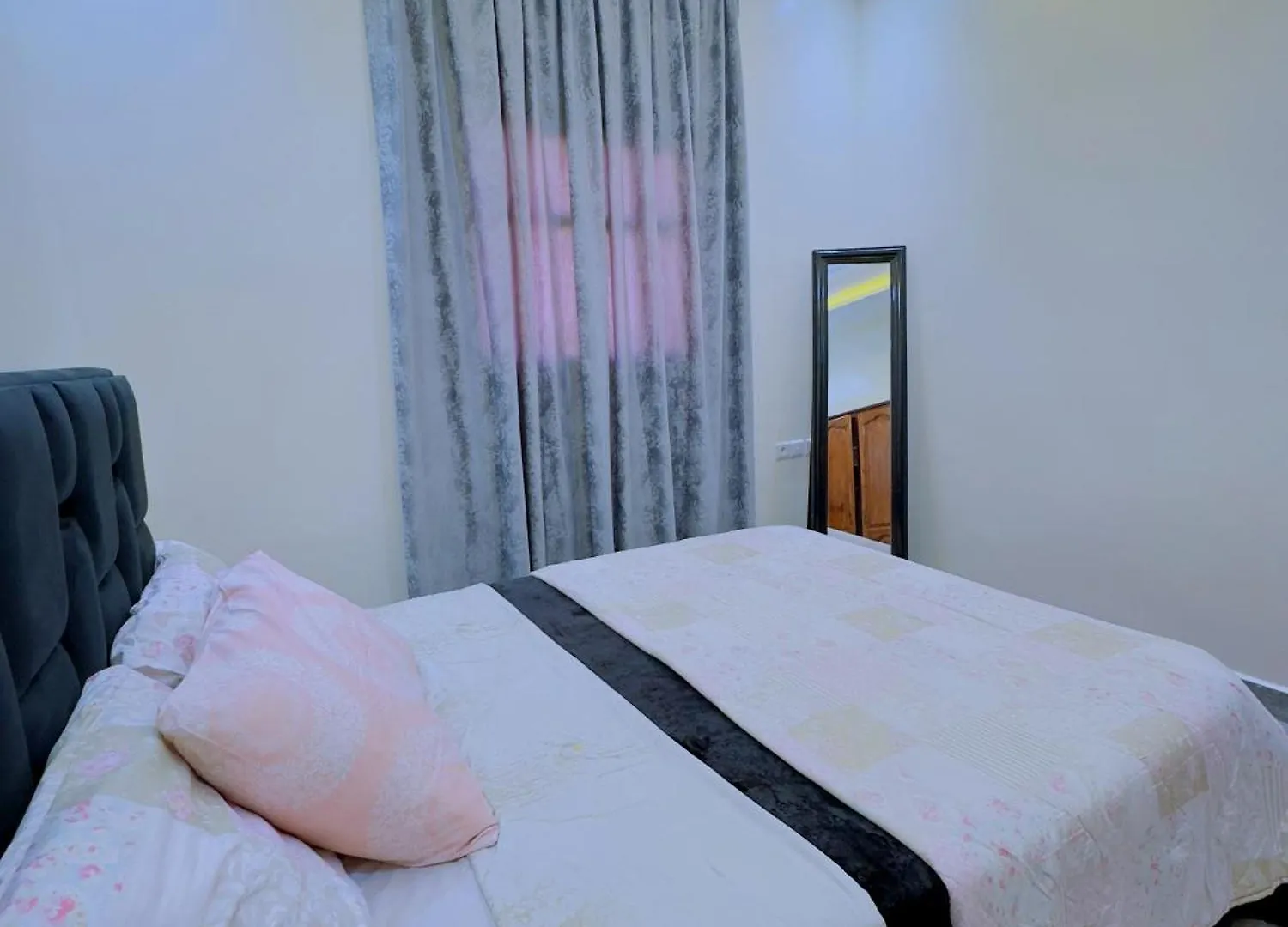 Quiet Central Home Near Beach - High Speed Wifi, Free Parking & Private Entry Agadir Appartamento